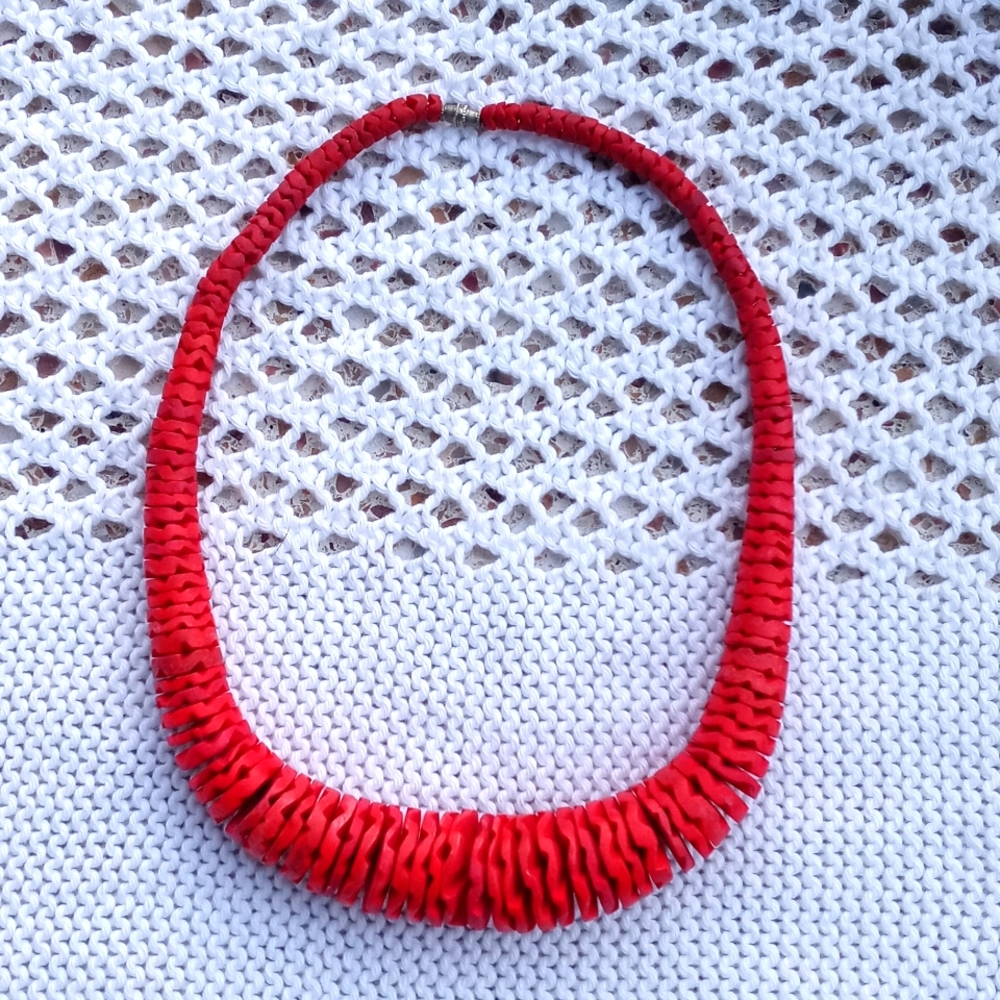 Red Shell * Necklace. Super Fun and Cute BEOG90